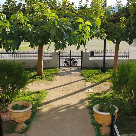 Stork - Garden & Sea View Διαμέρισμα *