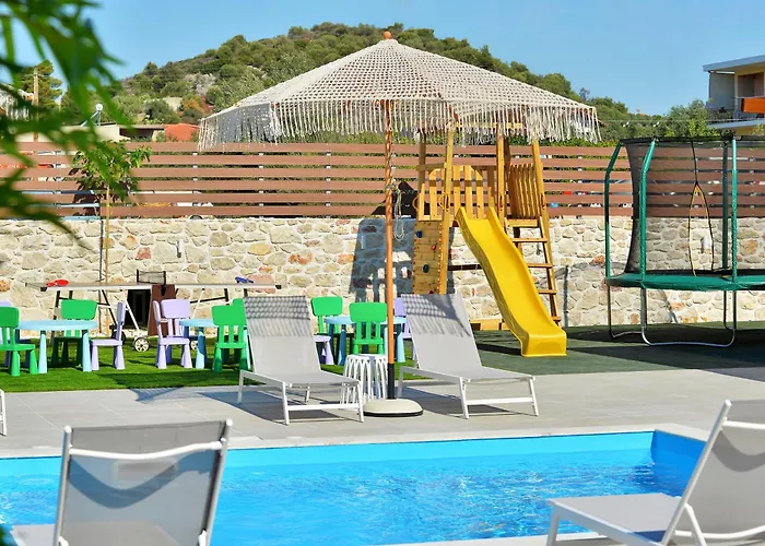 Daire Id Holiday Living *