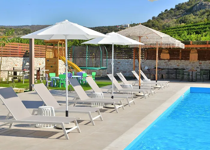 Daire Id Holiday Living